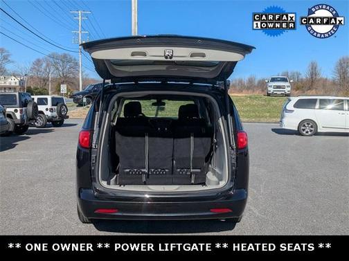 2022 Chrysler Voyager LX