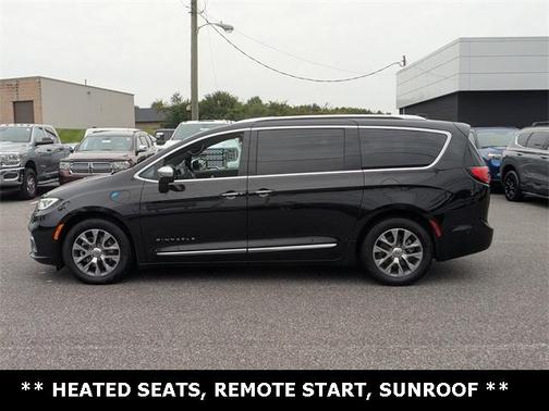 2023 Chrysler Pacifica Hybrid Pinnacle