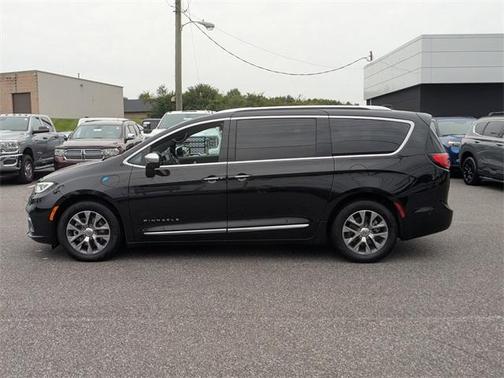 2023 Chrysler Pacifica Hybrid Pinnacle