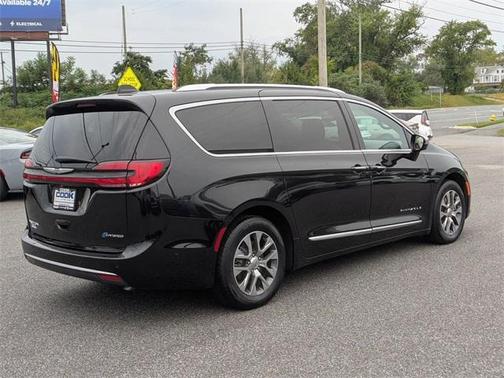 2023 Chrysler Pacifica Hybrid Pinnacle