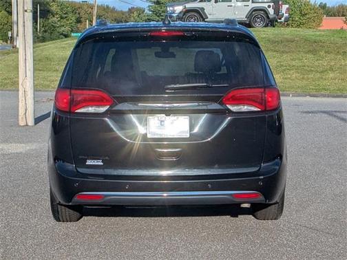 2018 Chrysler Pacifica Touring-L