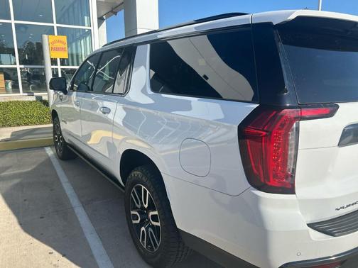 2023 GMC Yukon XL AT4