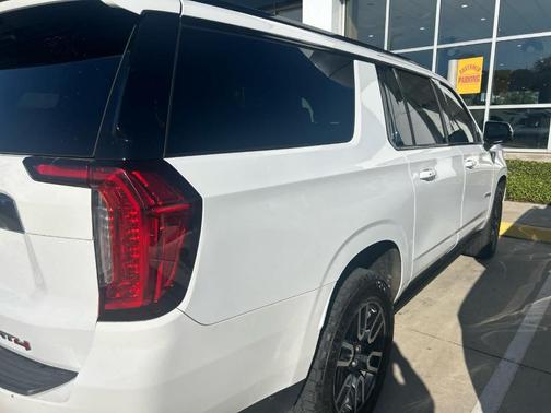 2023 GMC Yukon XL AT4