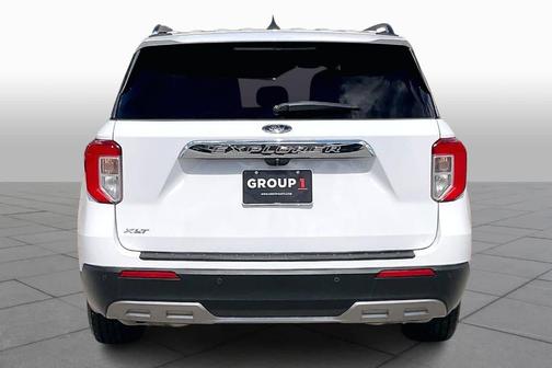 Oxford White 2022 Ford Explorer XLT