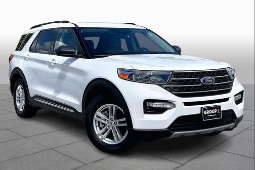 Oxford White 2022 Ford Explorer XLT