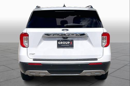 Oxford White 2022 Ford Explorer XLT