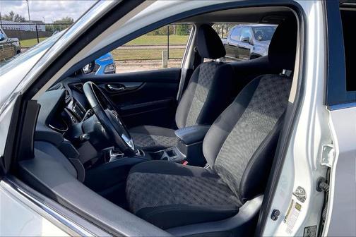 2022 Nissan Rogue Sport SV