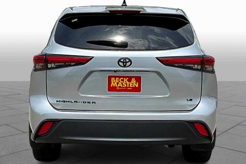 2022 Toyota Highlander LE