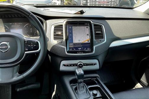 2018 Volvo XC90 T6 Momentum