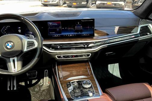 2024 BMW X7 M60i
