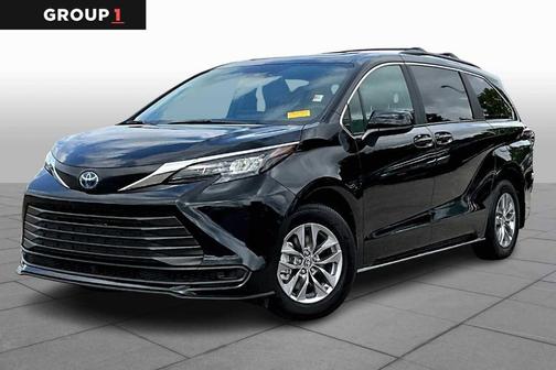2025 Toyota Sienna LE