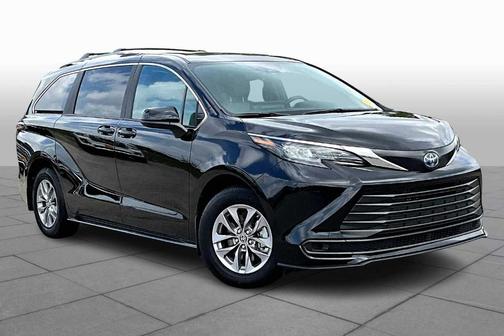 2025 Toyota Sienna LE