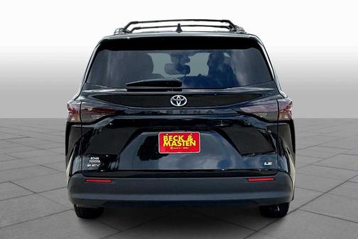 2025 Toyota Sienna LE