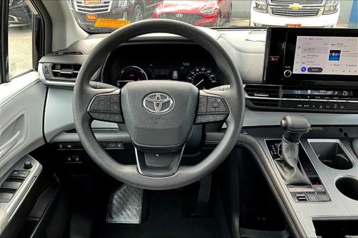 2025 Toyota Sienna LE