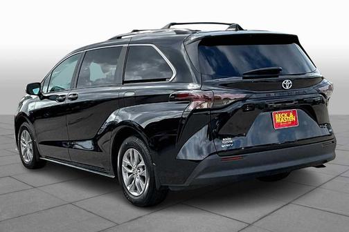 2025 Toyota Sienna LE