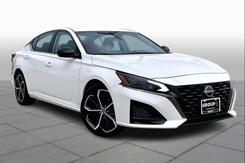 White 2024 Nissan Altima SR FWD
