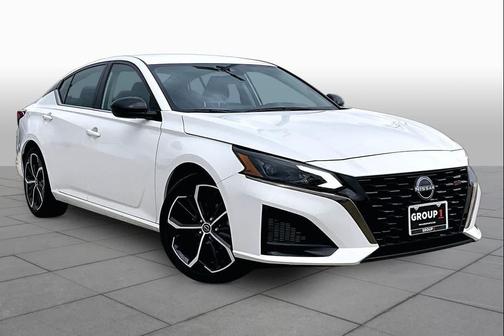 White 2024 Nissan Altima SR FWD