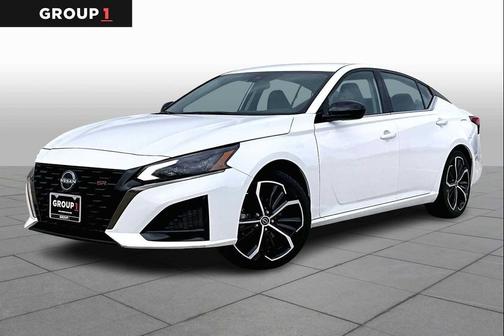 White 2024 Nissan Altima SR FWD
