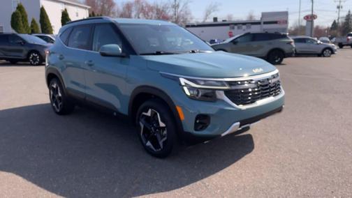Pluton Blue 2024 Kia Seltos EX