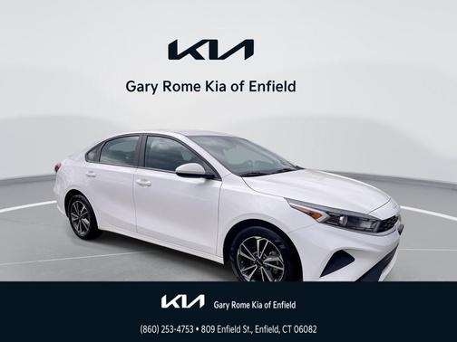 Snow White Pearl 2023 Kia Forte LXS
