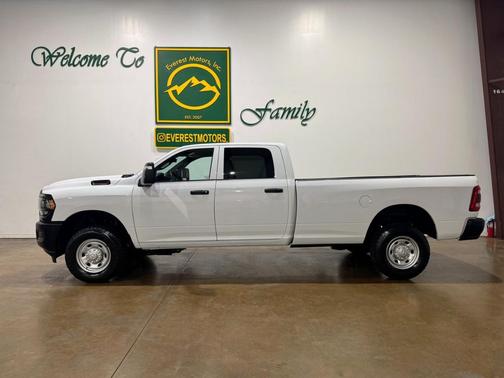 2023 RAM 2500 Tradesman Crew Cab 4x4 8' Box