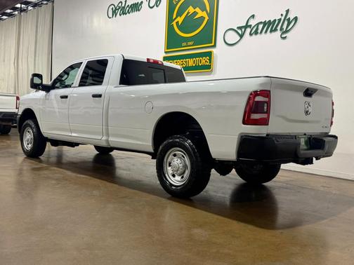 2023 RAM 2500 Tradesman Crew Cab 4x4 8' Box