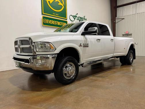 Bright White Clearcoat 2017 RAM 3500 Laramie Crew Cab 4x4 8' Box