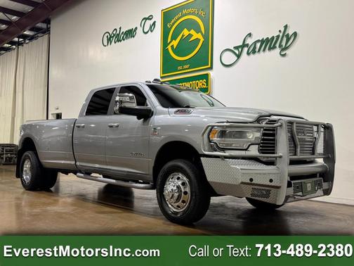 2024 RAM 3500 Laramie Crew Cab 4x4 8' Box