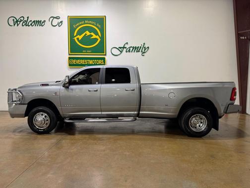 2024 RAM 3500 Laramie Crew Cab 4x4 8' Box