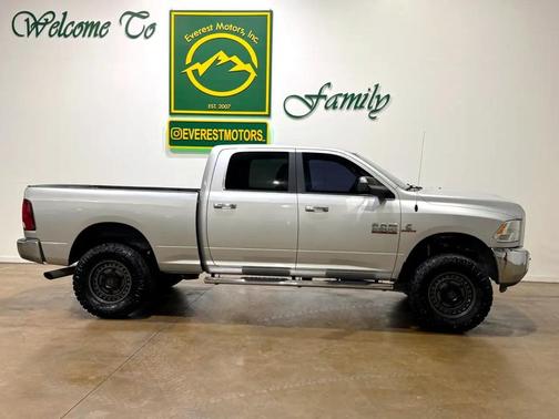 2017 RAM 2500 SLT Crew Cab 4x4 6'4' Box