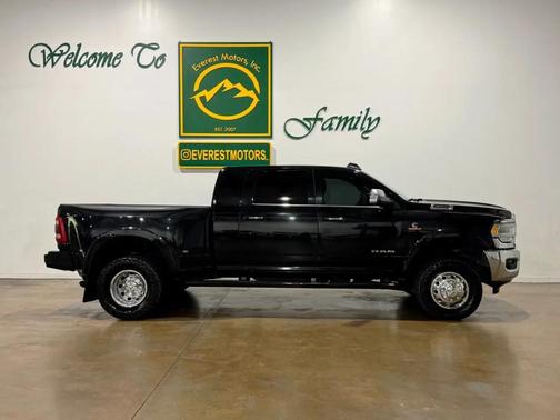 Diamond Black Crystal Pearlcoat 2022 RAM 3500 Laramie Mega Cab 4x4 6'4' Box