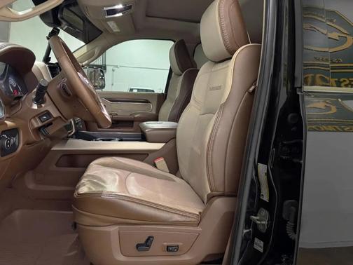 Diamond Black Crystal Pearlcoat 2022 RAM 3500 Laramie Mega Cab 4x4 6'4' Box