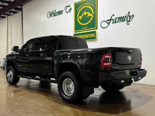 Diamond Black Crystal Pearlcoat 2022 RAM 3500 Laramie Mega Cab 4x4 6'4' Box