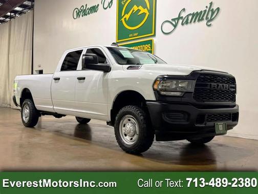 Bright White Clearcoat 2023 RAM 2500 Tradesman Crew Cab 4x4 8' Box