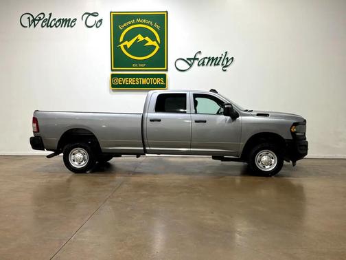 2023 RAM 2500 Tradesman Crew Cab 4x4 8' Box
