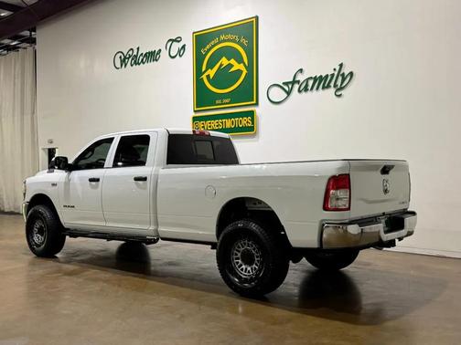 Bright White Clearcoat 2022 RAM 2500 Tradesman Crew Cab 4x4 8' Box