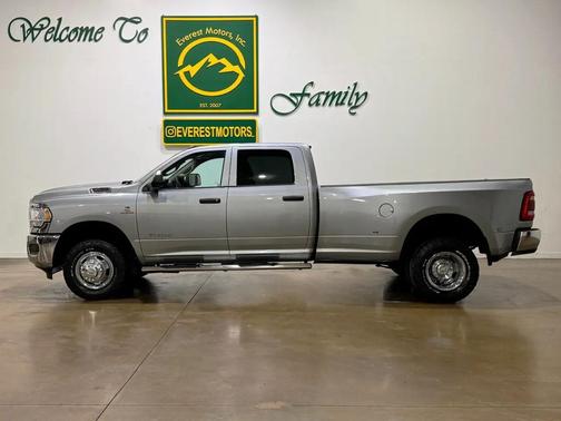 2020 RAM 3500 Tradesman Crew Cab 4x4 8' Box