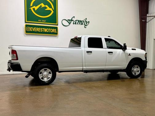 2023 RAM 3500 Tradesman Crew Cab 4x4 8' Box