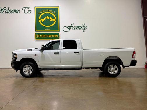 2023 RAM 3500 Tradesman Crew Cab 4x4 8' Box