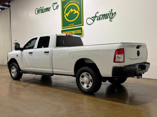 2023 RAM 3500 Tradesman Crew Cab 4x4 8' Box