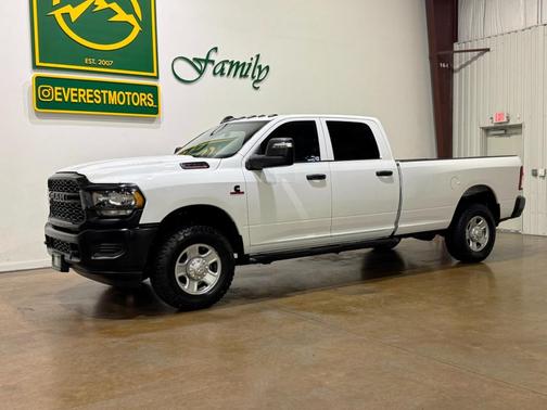 2023 RAM 3500 Tradesman Crew Cab 4x4 8' Box