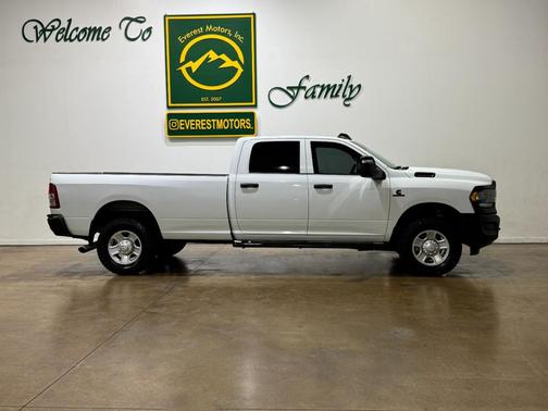 2023 RAM 3500 Tradesman Crew Cab 4x4 8' Box