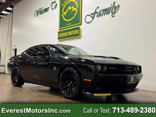 Pitch Black Clearcoat 2020 Dodge Challenger R/T Scat Pack