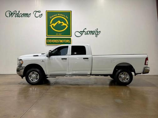 Bright White Clearcoat 2024 RAM 2500 Tradesman Crew Cab 4x4 8' Box