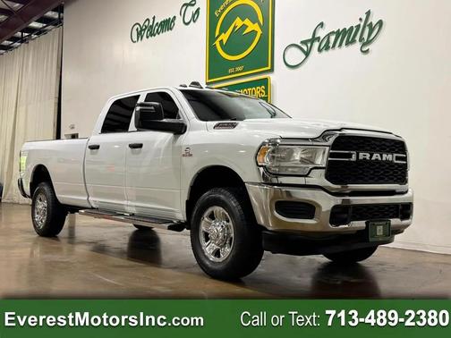 Bright White Clearcoat 2024 RAM 2500 Tradesman Crew Cab 4x4 8' Box