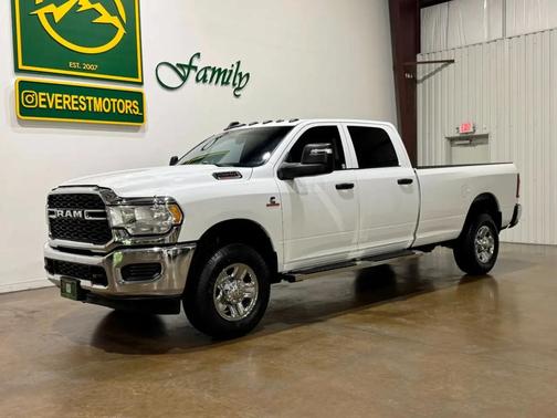Bright White Clearcoat 2024 RAM 2500 Tradesman Crew Cab 4x4 8' Box