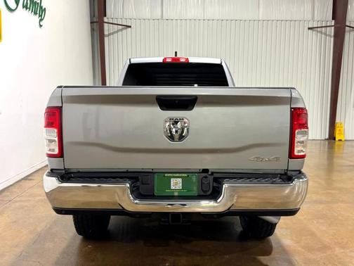 2022 RAM 2500 Tradesman Crew Cab 4x4 8' Box