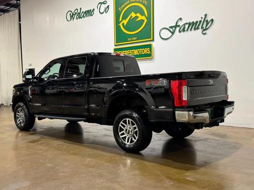 Shadow Black 2018 Ford F-250 Lariat