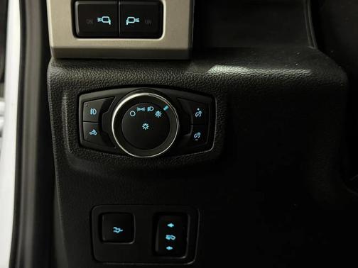 White 2020 Ford F-250 Lariat