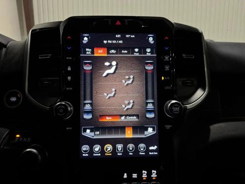 Diamond Black Crystal Pearlcoat 2020 RAM 1500 Lone Star